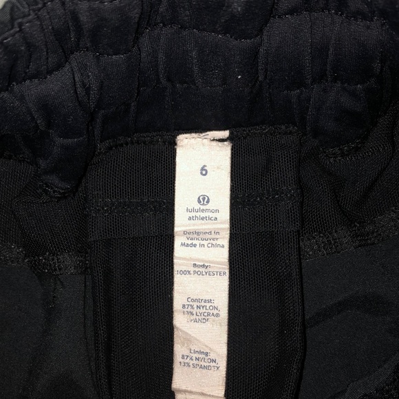 Lululemon shorts size 6 - Picture 3 of 3